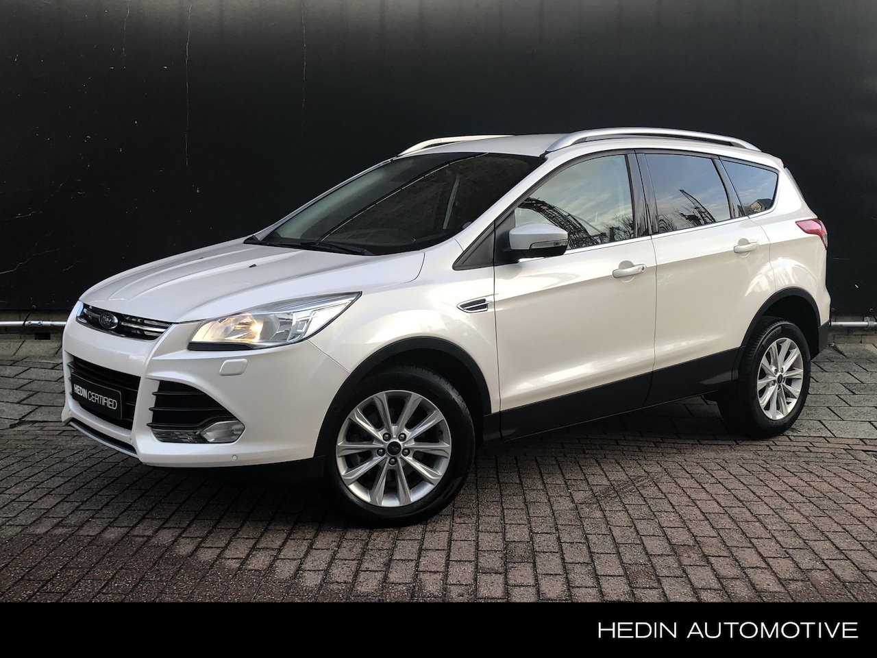 Ford Kuga - 1.5 Titanium Styling Pack | Trekhaak | Navi | Achteruitrijcamera | Stoelverwarming | Key-l - AutoWereld.nl