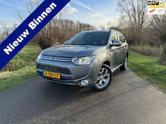 Mitsubishi Outlander - 2.0 PHEV Executive Edition / Airco / Navigatie / Automaat / Camera / Half Leder / Trekhaak