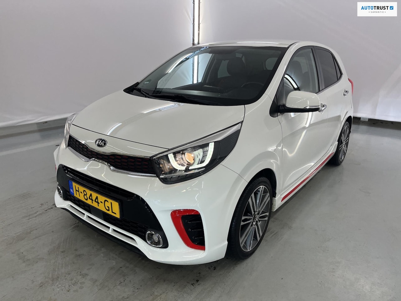 Kia Picanto - 1.0 T-GDI 100pk GT-Line | Zwart met rood leder | Navigatie | Camera | 16 Inch velgen | App - AutoWereld.nl