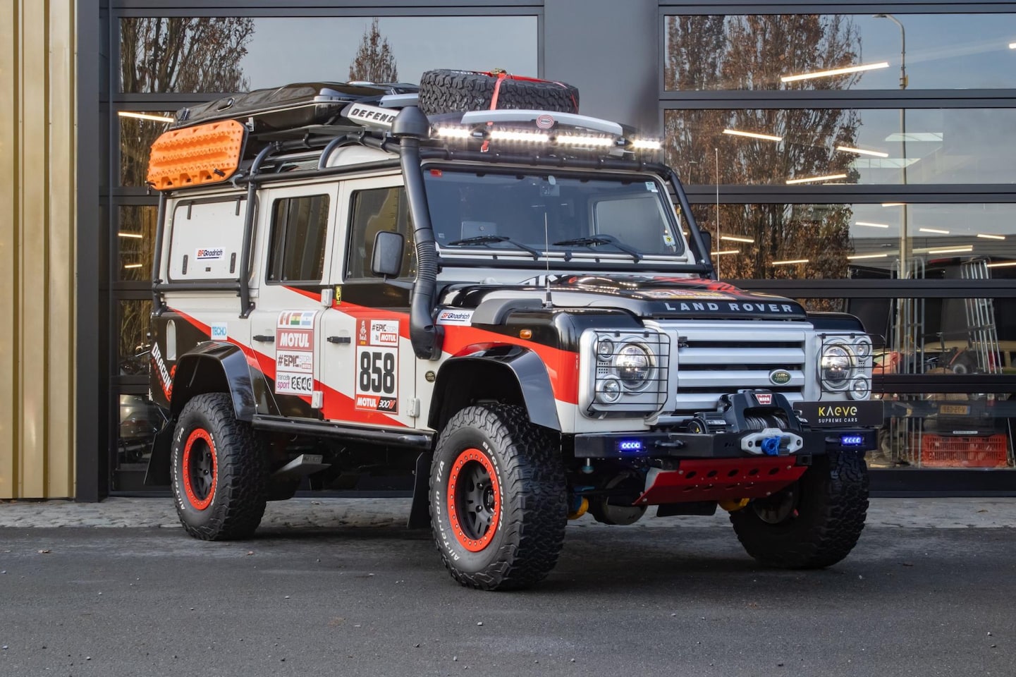 Land Rover Defender 110 - 2.4 TD HT 110" SE DAKAR RALLY - AutoWereld.nl