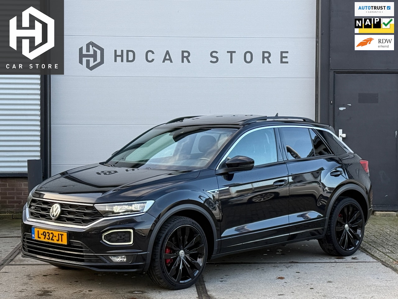 Volkswagen T-Roc - 1.5 TSI DSG Sport 3X R-Line Pano Virtual Camera - AutoWereld.nl