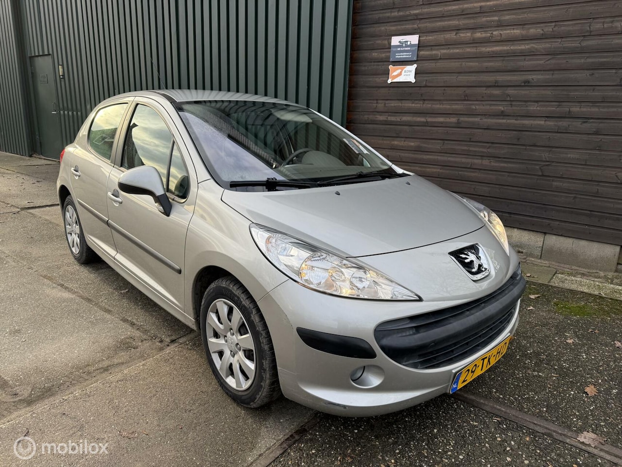 Peugeot 207 - 1.4-16V XT 64DKM NAP|AIRCO|NETJES - AutoWereld.nl