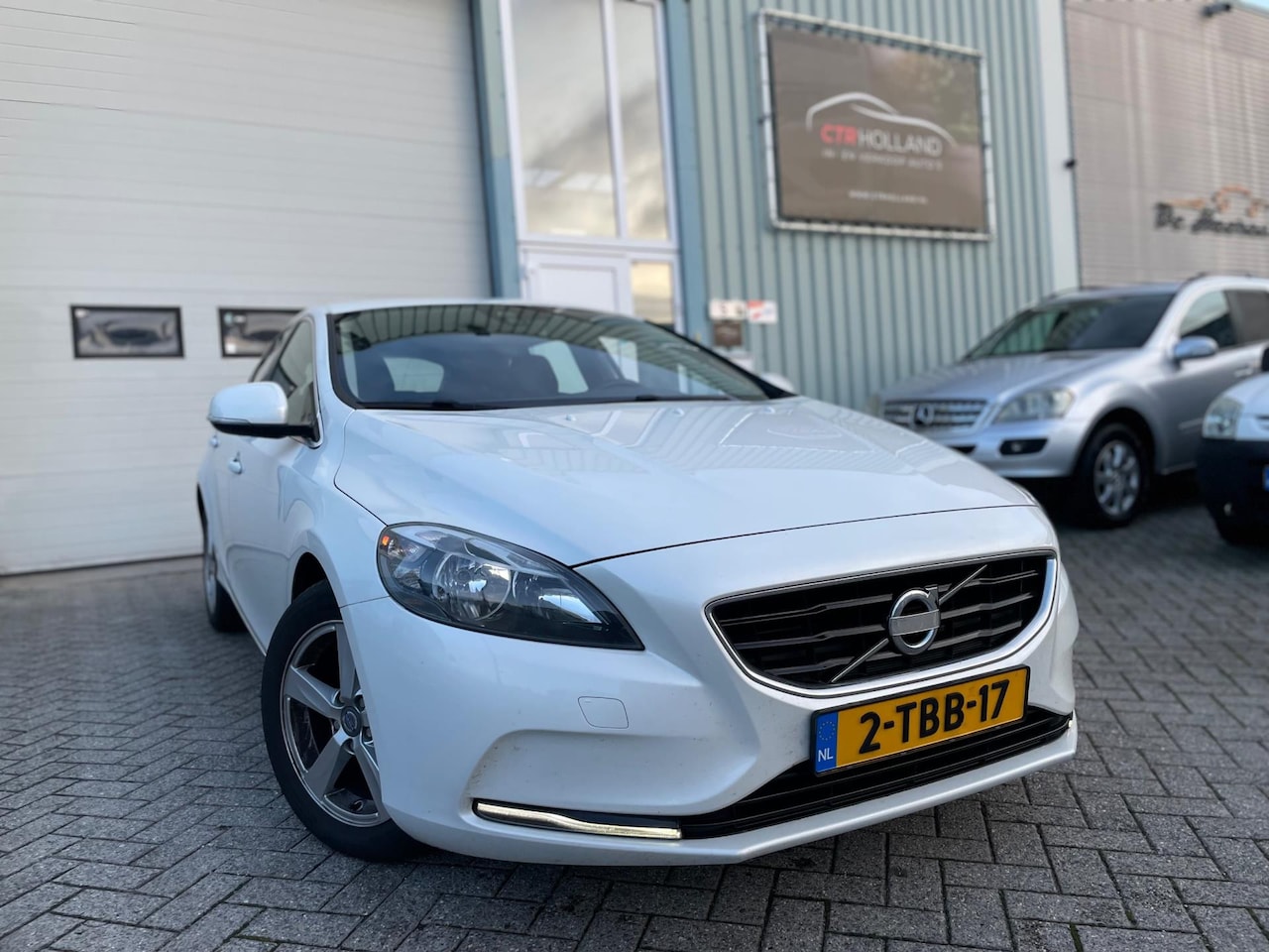 Volvo V40 - 1.6 D2 Momentum (bj DEC-2013) NAV|PDC|PARELMOER - AutoWereld.nl