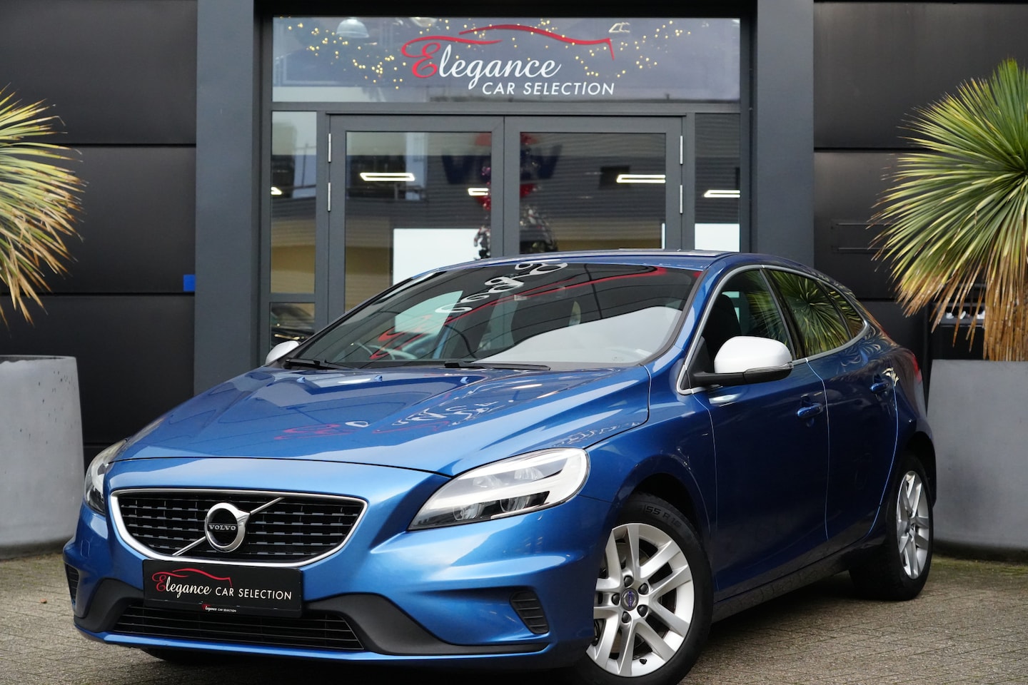 Volvo V40 - 2.0 D3 R-Design Business Sport 150pk Trekhaak/Navigatie/Stoelverwarming - AutoWereld.nl