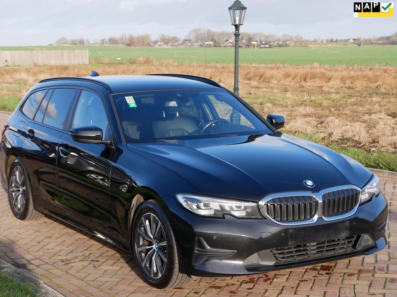 BMW 3-serie Touring - 318d AUT LEATHER NAV ** 13999 NETTO ** - AutoWereld.nl