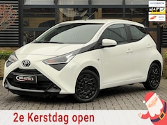 Toyota Aygo - 1.0 VVT-i x-play | NAP | Volledig Onderhouden | Navi | Cruise Control | Camera | 5 Deurs |