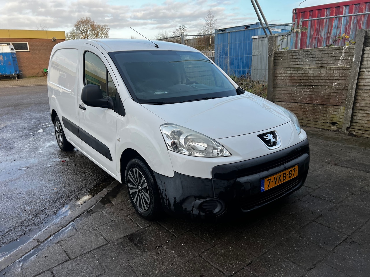 Peugeot Partner - 120 1.6 HDI L1 XR Euro 5 nieuwe Apk Airco Trekhaak - AutoWereld.nl