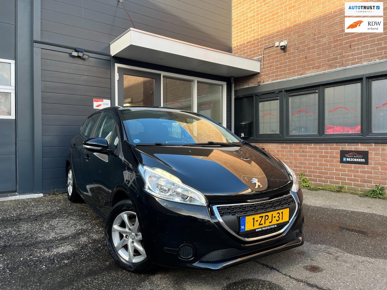 Peugeot 208 - 1.2 VTi Allure|PANO|PDC|CRUISE|AIRCO|NWE DISTRIBUTIE - AutoWereld.nl