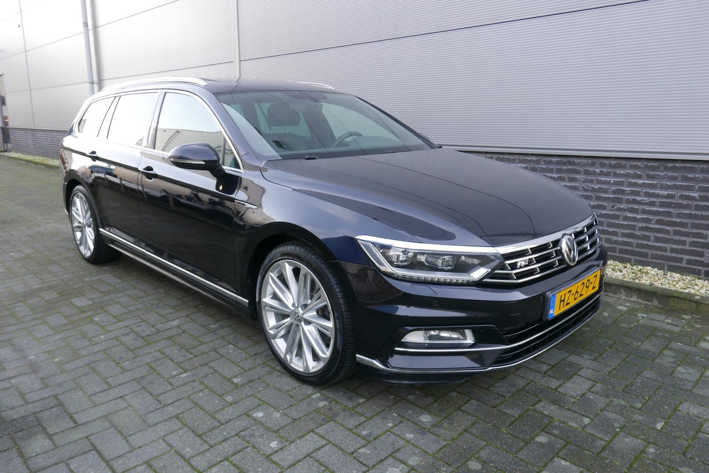 Volkswagen Passat Variant - 2.0 BiTDI 239 PK 4Motion Highline R-LINE - AutoWereld.nl