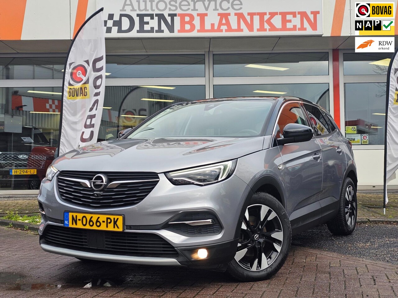 Opel Grandland X - 1.2 Turbo Innovation Automaat BJ.12-2017 / Panodak / Navi / Leder / Led Koplampen / Trekha - AutoWereld.nl