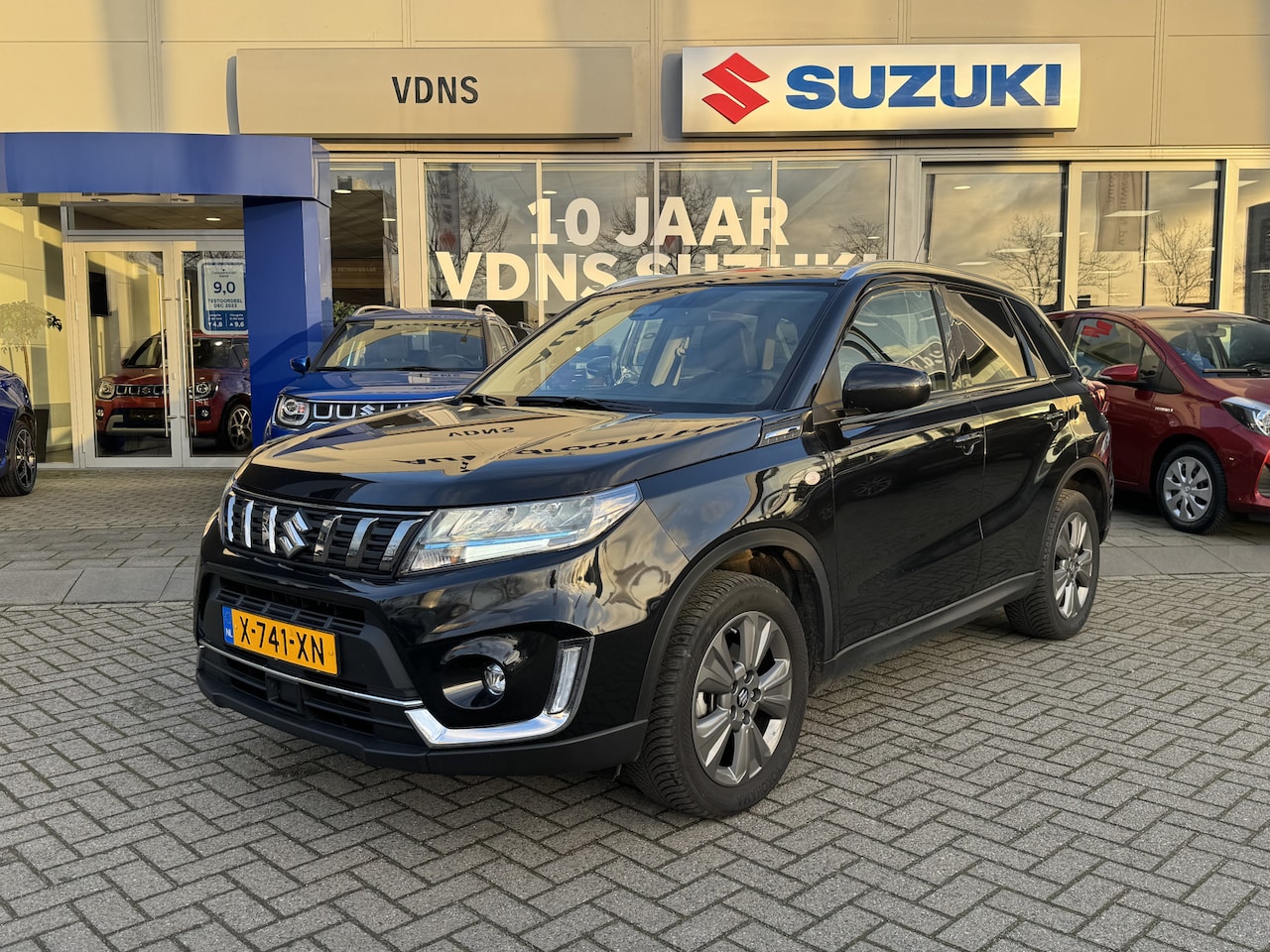 Suzuki Vitara - 1.5 Full Hybrid Select Automaat Fabrieksgarantie All Season Banden info: M. Safari 0492588 - AutoWereld.nl