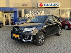 Suzuki Vitara - 1.5 Full Hybrid Select Automaat Fabrieksgarantie All Season Banden info: M. Safari 0492588