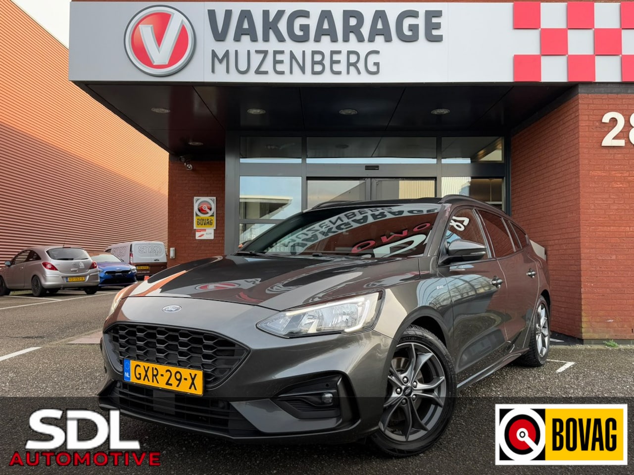 Ford Focus Wagon - 1.5 ST-Line // NAVI // KEYLESS // CLIMA // CAMERA // PDC // TREKHAAK!! - AutoWereld.nl