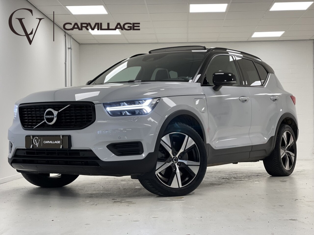 Volvo XC40 - 1.5 T4 Recharge R-Design | Pano | Trekhaak | Stuurwiel-verw - AutoWereld.nl