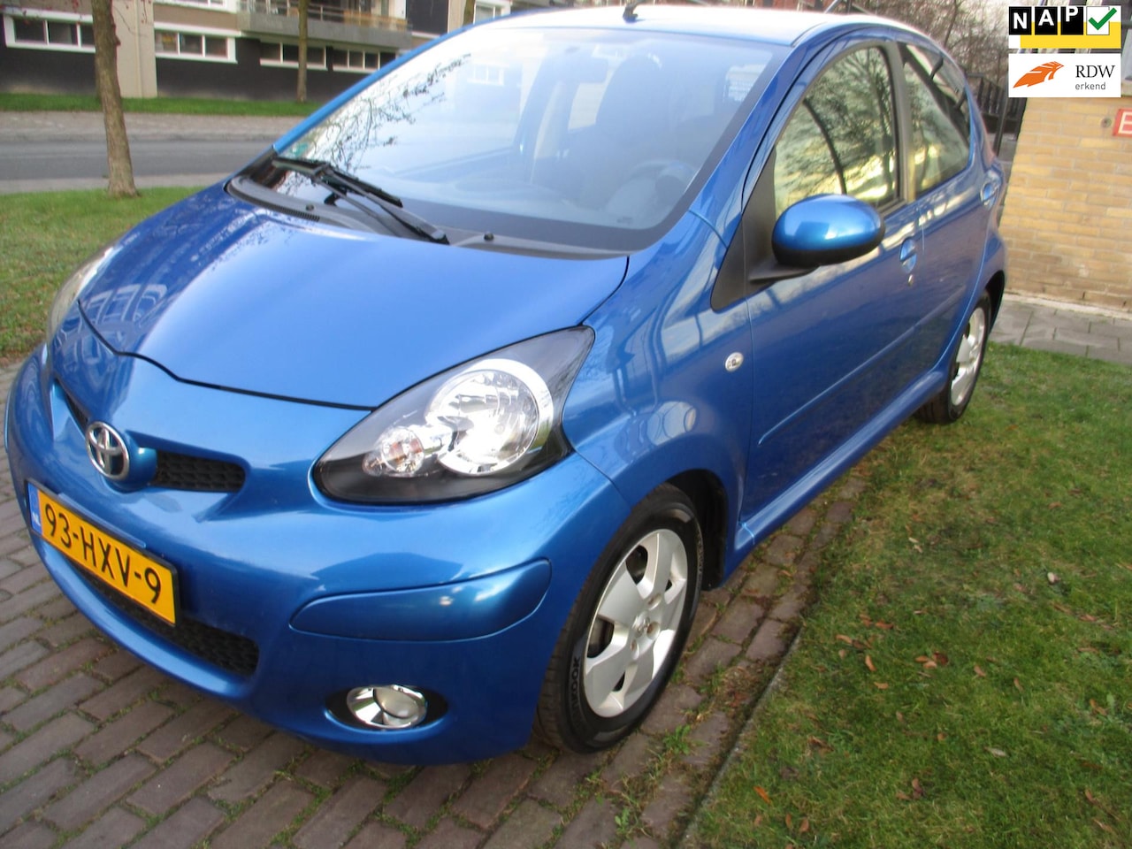 Toyota Aygo - 1.0-12V Dynamic Blue//1E EIGENAARS AUTO//KM ORG 67965 MET BOEKJES - AutoWereld.nl