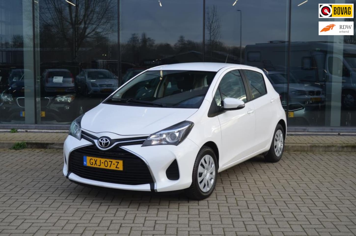 Toyota Yaris - 1.3 VVT-i Aspiration | Achteruitrijcamera | Cruise controle | Bluetooth - AutoWereld.nl