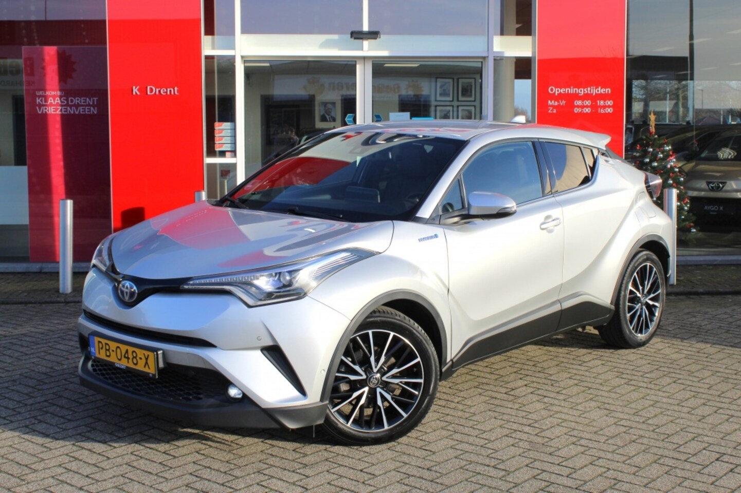 Toyota C-HR - 1.8 Hybrid Premium | Trekhaak | Sensoren - AutoWereld.nl