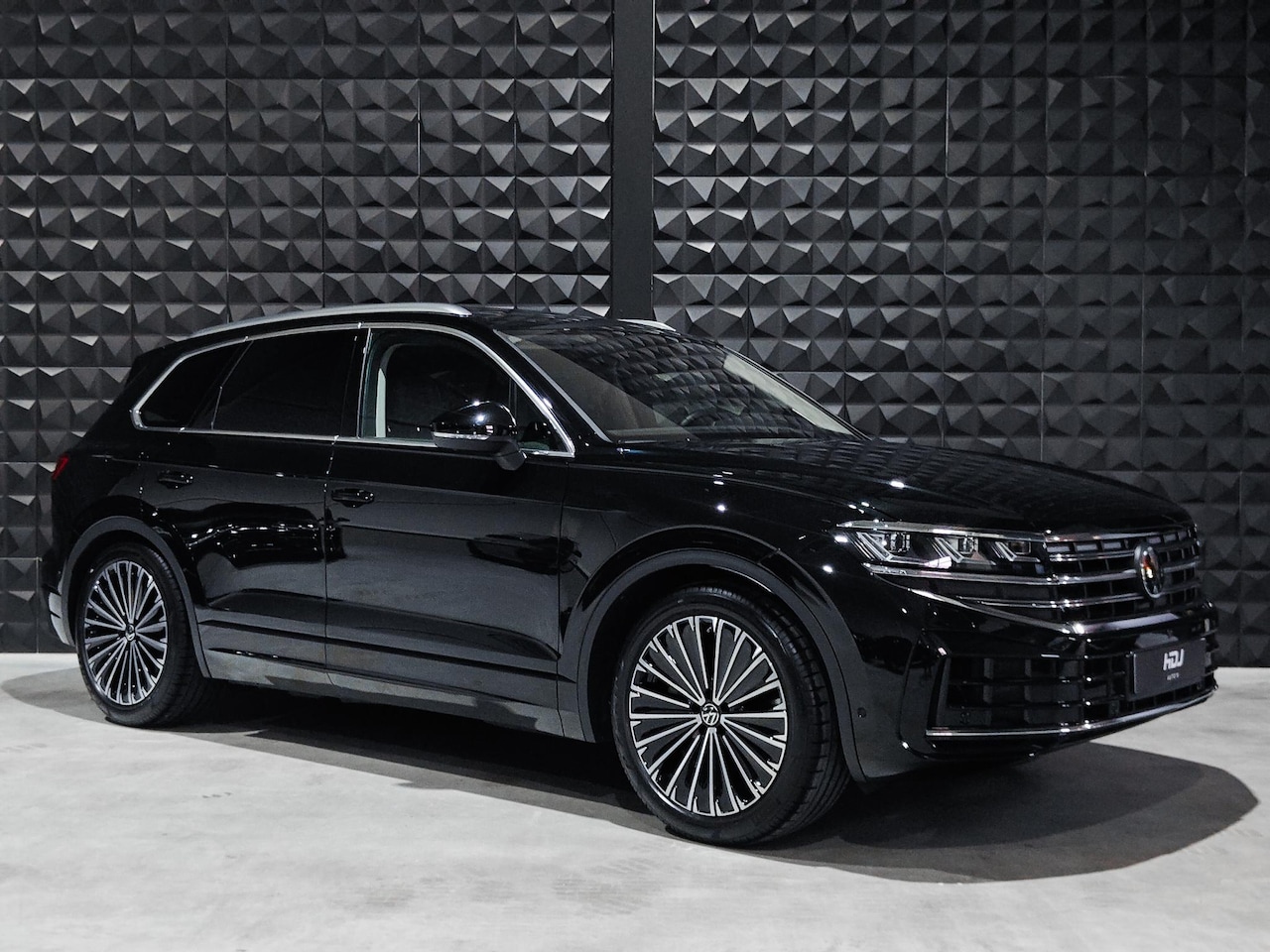 Volkswagen Touareg - 3.0 TSi eHybrid 4MOTION Elegance | PANO | Luchtv. | Dynaudio | Trekh. | Stoelvent. + massa - AutoWereld.nl