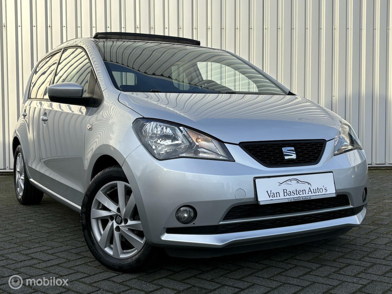 Seat Mii - 1.0 Style Chic | Airco | 5 drs | 75pk | Pano | 2015 | PDC | Stoelverwarming | Volledige hi - AutoWereld.nl