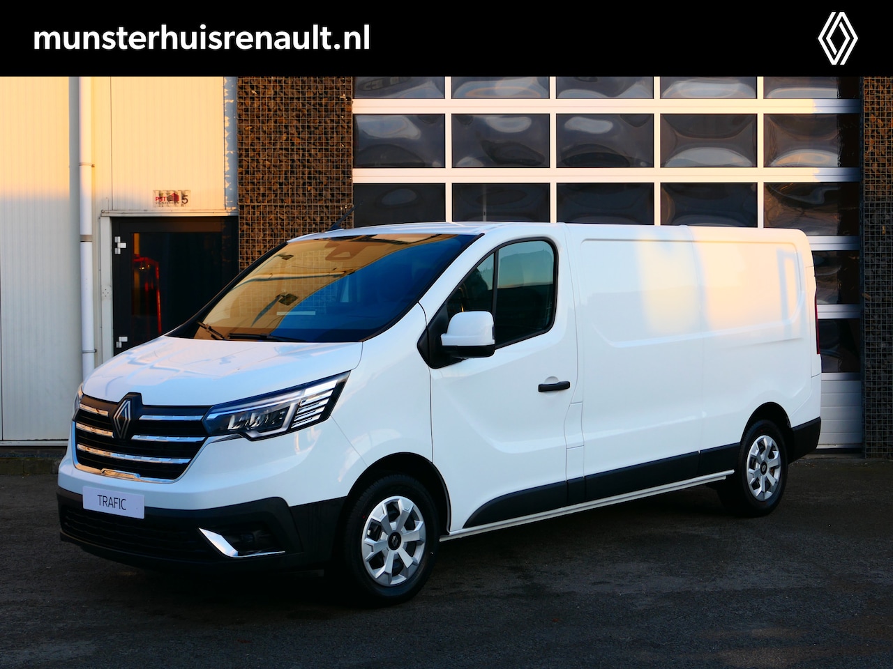 Renault Trafic - 2.0 Blue dC1 150 EDC T30 L2H1 Advance *AUTOMAAT* - Trekhaak, allseasons, navi - AutoWereld.nl