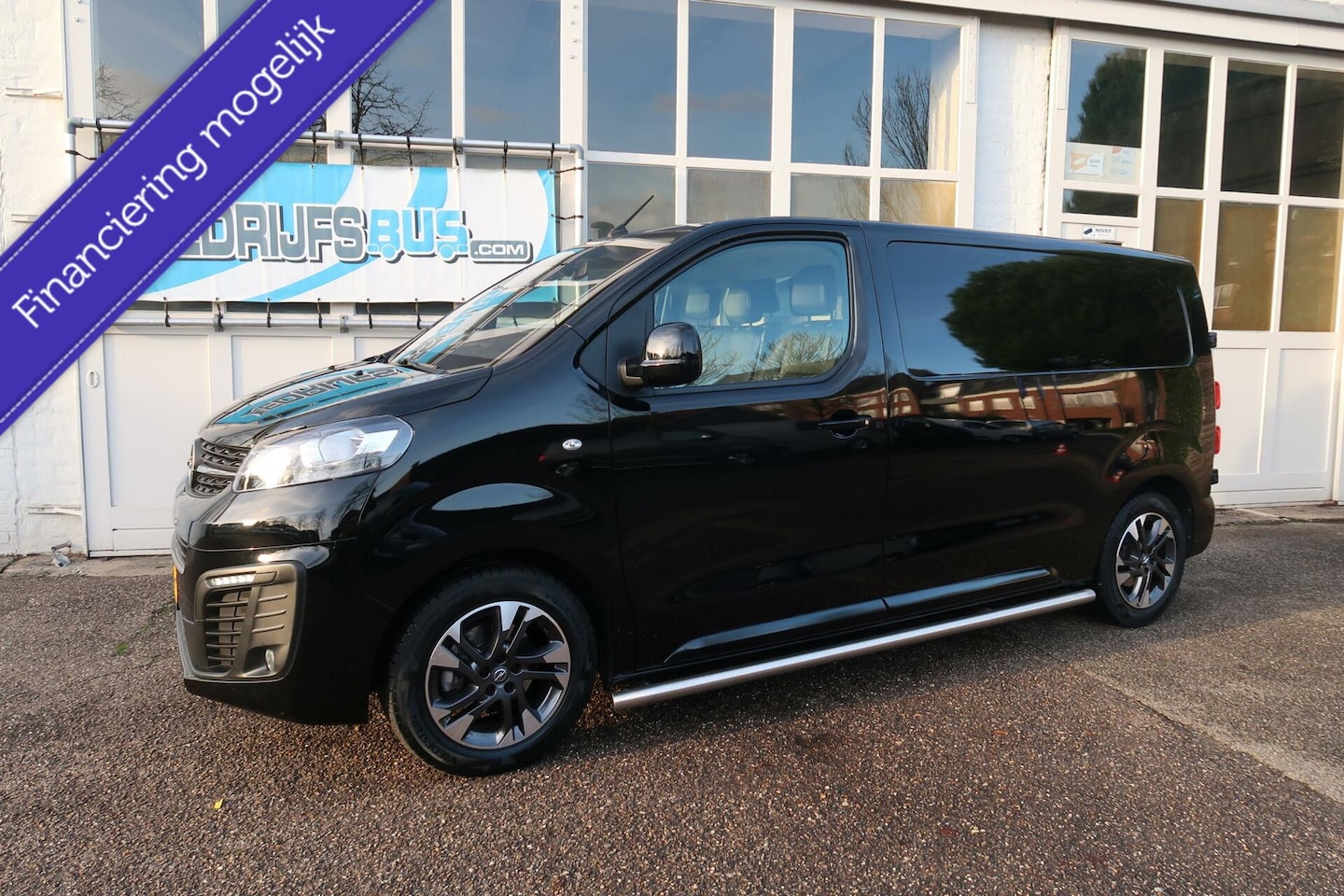 Opel Vivaro - 120PK|Innovation|NAVI|Trekhaak|Camera|stoelverw.|Compleet & NETJES! - AutoWereld.nl