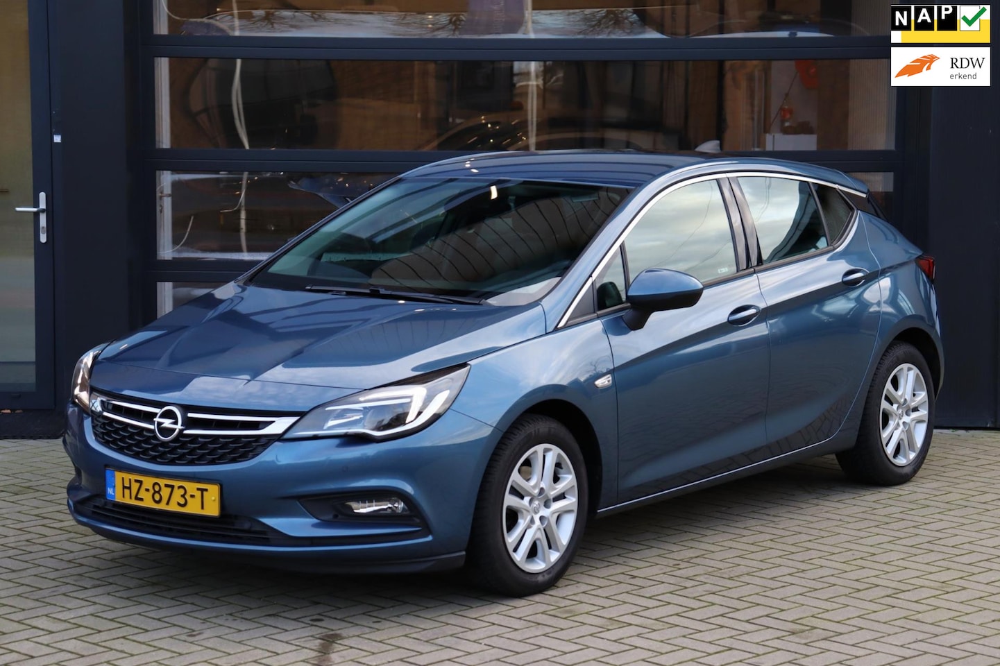 Opel Astra - 1.0 Innovation | NAP | Leder Bekleding | Verwarmde Voor/Achter stoelen | Verwarmd Stuurwie - AutoWereld.nl