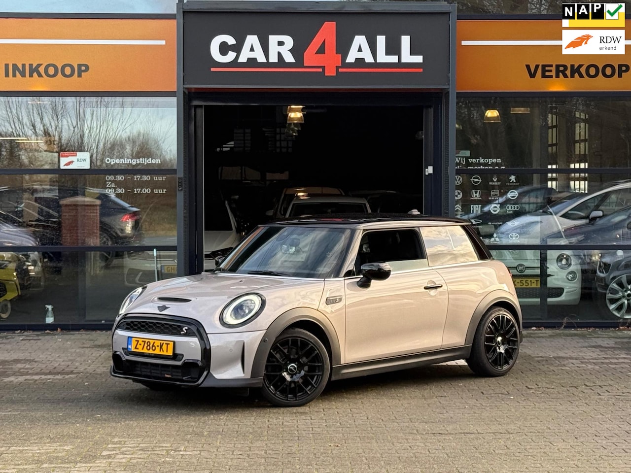 MINI Cooper S - Mini 2.0 Classic LEDER/CARPLAY/XENON/STLVRM/VOL OPTIE! - AutoWereld.nl