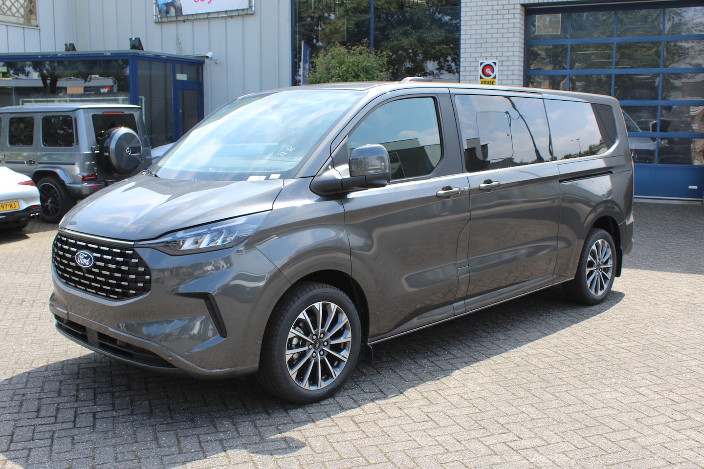 Ford Transit Custom Tourneo - Titanium X 320L L2 170 pk 360 Graden camera, 2 Electrische schuifdeuren, Leder, LED - AutoWereld.nl