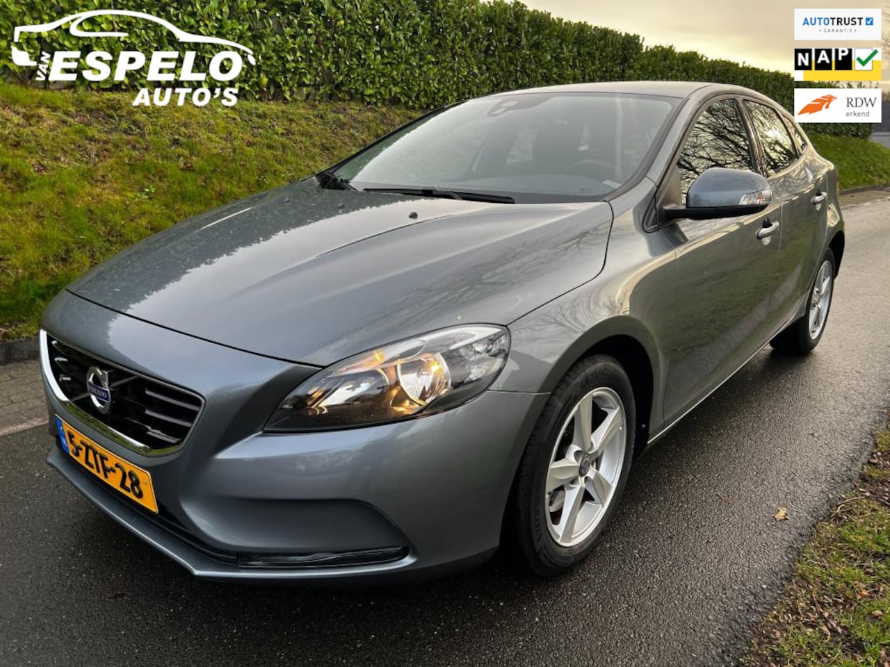 Volvo V40 - 1.6 T2 Kinetic 1.6 T2 Kinetic, Ned auto, 70.612 km NAP, Onderhoud en oa: Led dagrijverl, Cruisecontrol, P - AutoWereld.nl