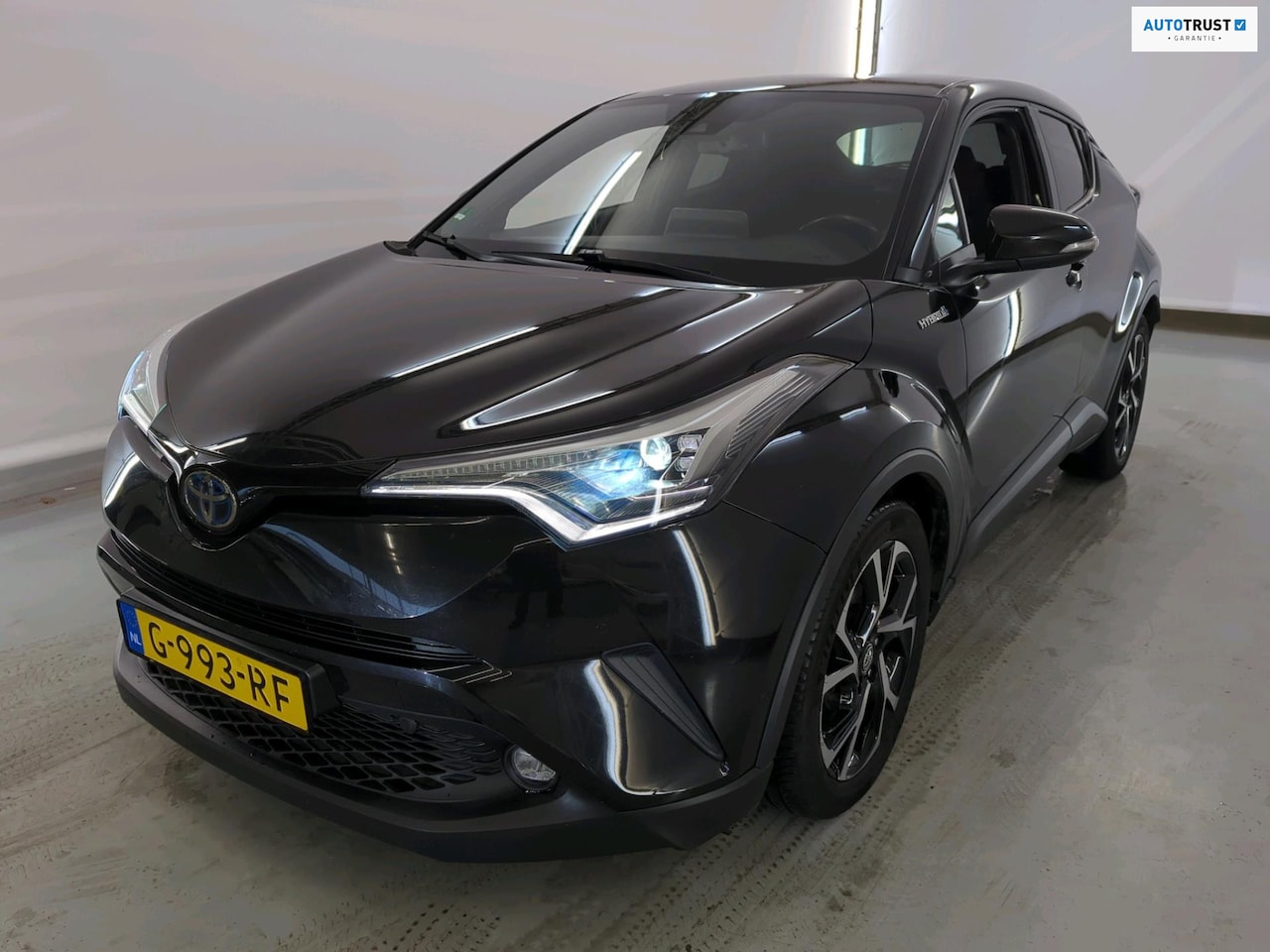 Toyota C-HR - 1.8 Hybrid 122pk Automaat Style Ultimate | Navi | Trekhaak | LED | Camera | 18 Inch lichtm - AutoWereld.nl