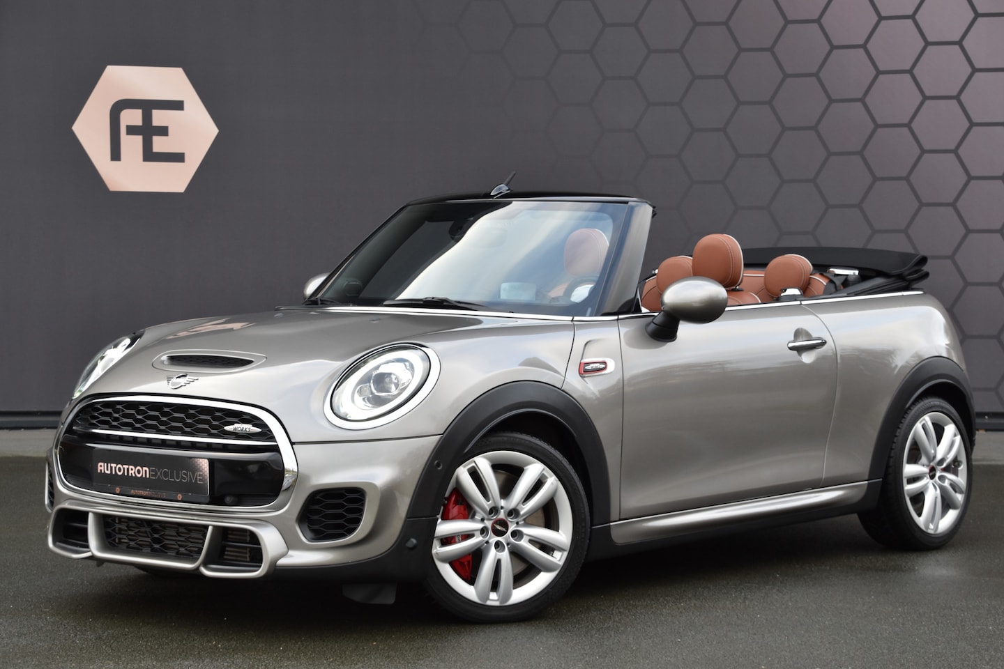 MINI Cabrio - Mini 2.0 John Cooper Works ADAPTIVE CRUISE | STOELVERWARMING | HARMON & KARDON | VOORUITVE - AutoWereld.nl