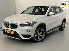 BMW X1 - SDrive20i High Exe / NL-auto / Harman / Headup / Leder