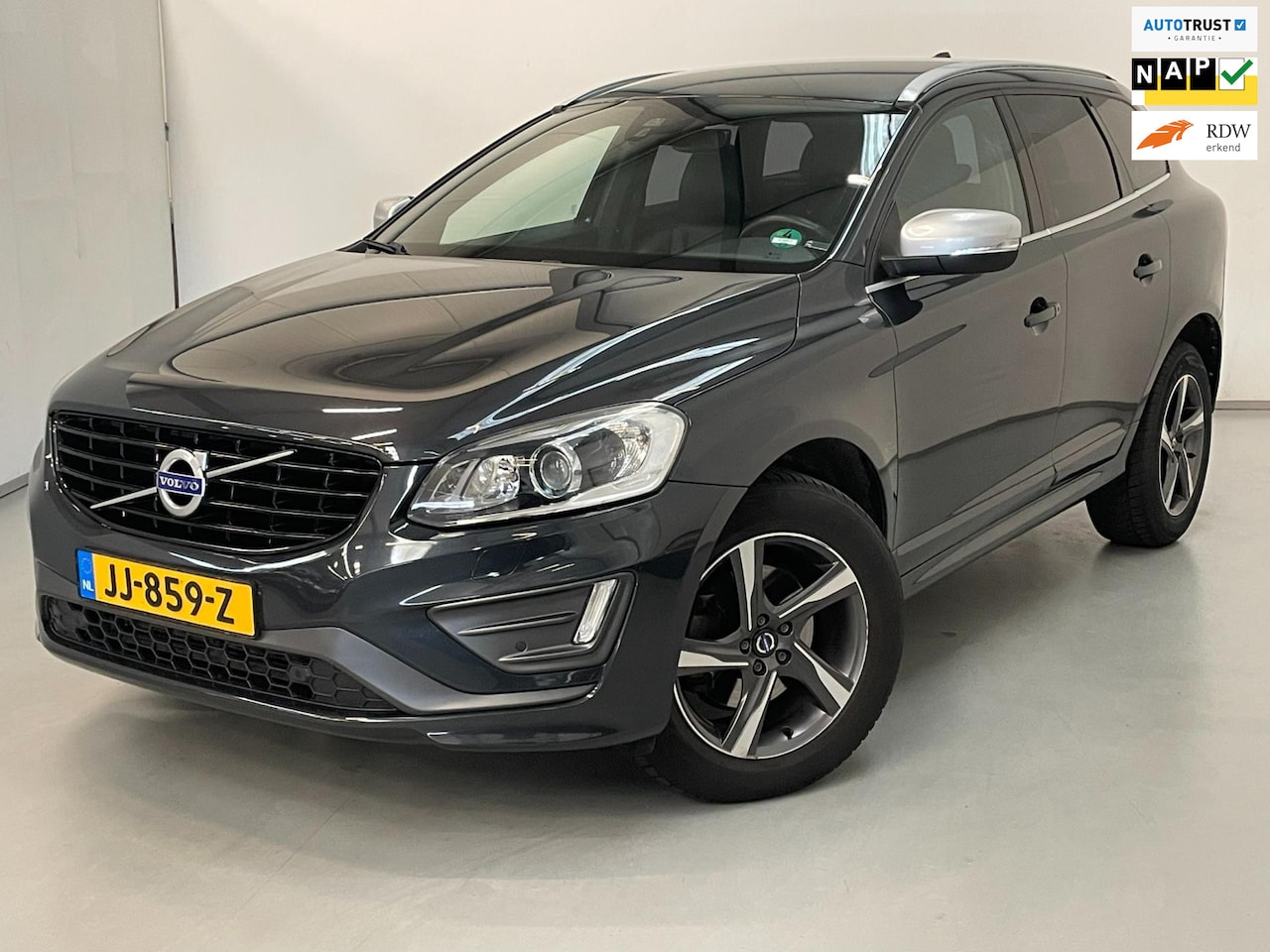 Volvo XC60 - 2.4 D5 R-Design / NL-auto / Memory / Camera / Trekhaak - AutoWereld.nl