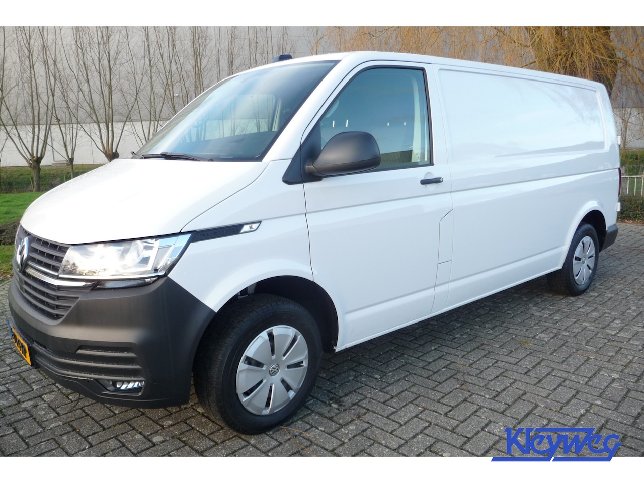 Volkswagen Transporter - 2.0 TDI L2H1 28 Comfortline 150pk Automaat trekhaak - AutoWereld.nl