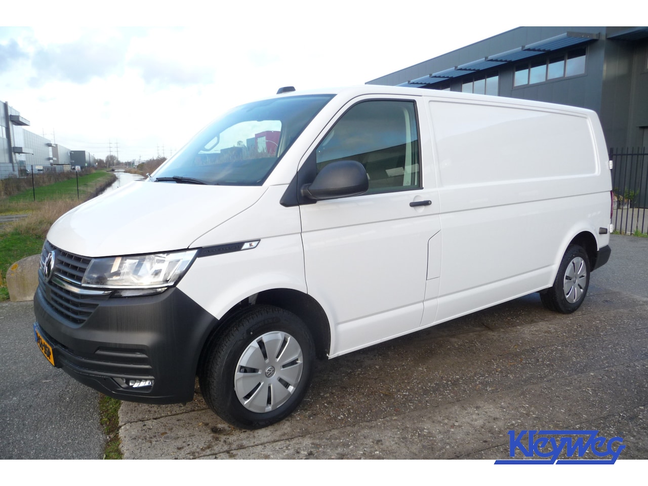 Volkswagen Transporter - 2.0 TDI L2H1 28 Comfortline 2.0 TDI L2H1 28 Comfortline 111pk - AutoWereld.nl