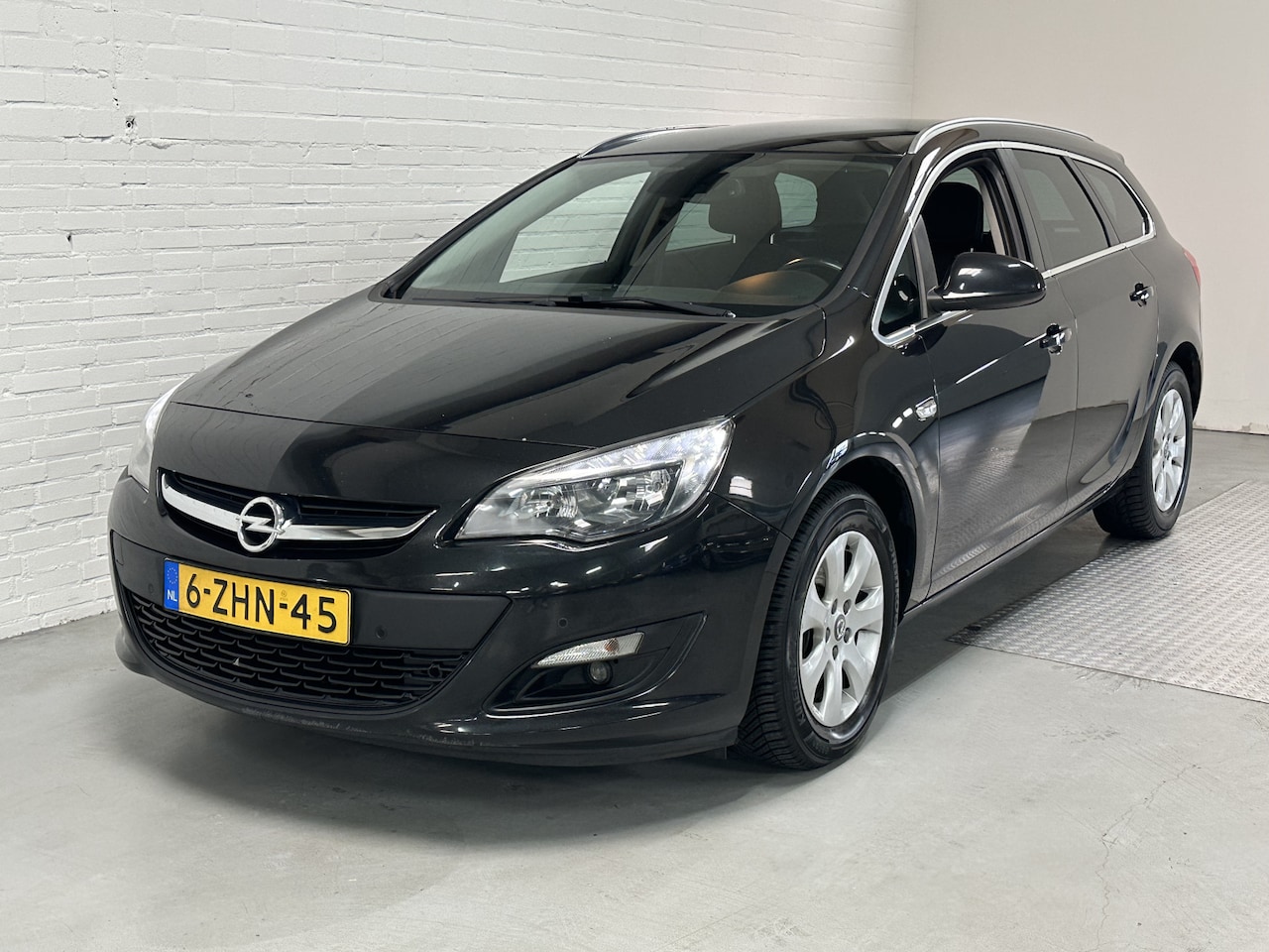 Opel Astra Sports Tourer - 1.6 CDTi Business + CLIMA / TREKHAAK/ NAVI/ CRUISE - AutoWereld.nl