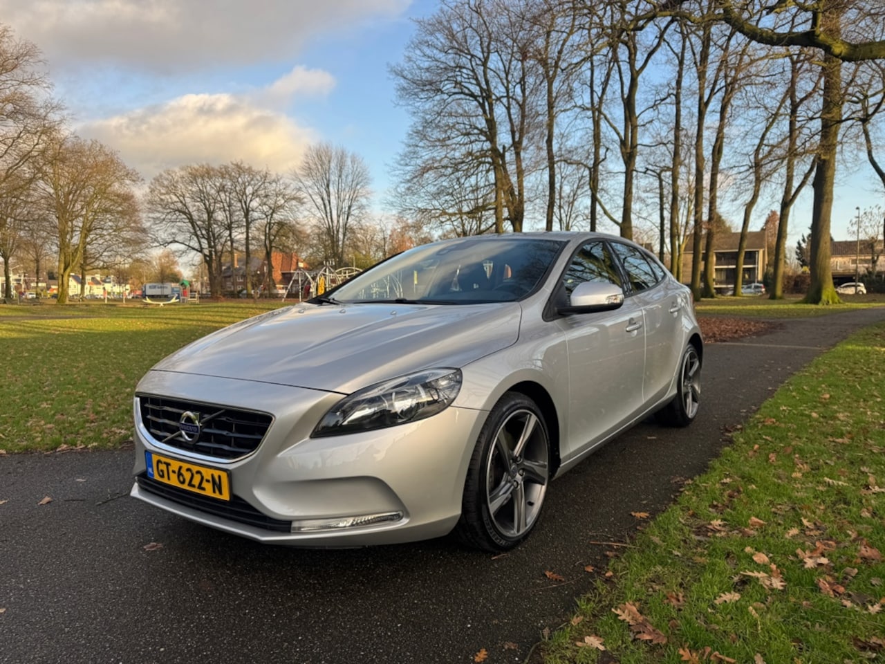 Volvo V40 - 1.6 T3 R Momentum Mooie uitvoering - AutoWereld.nl