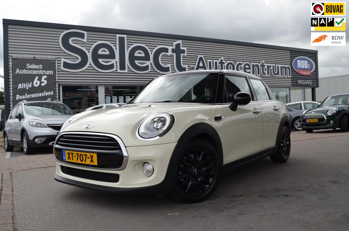 MINI Cooper - Mini 1.5 Serious Business|NAVI|LED|TREKHAAK|CLIMA| 136PK - AutoWereld.nl