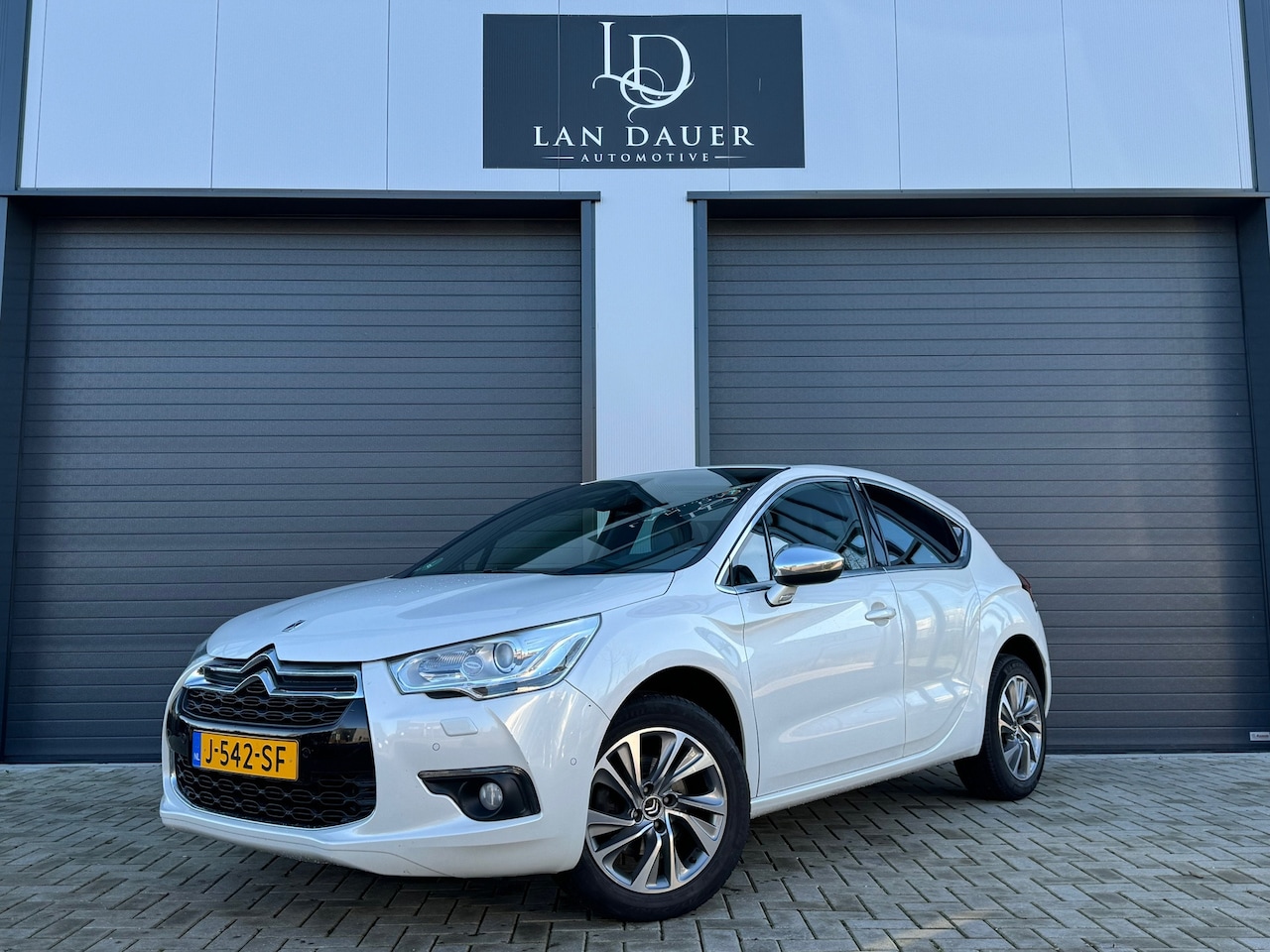 Citroën DS4 - 1.6 THP / Automaat / Massage / Lage kmstand - AutoWereld.nl