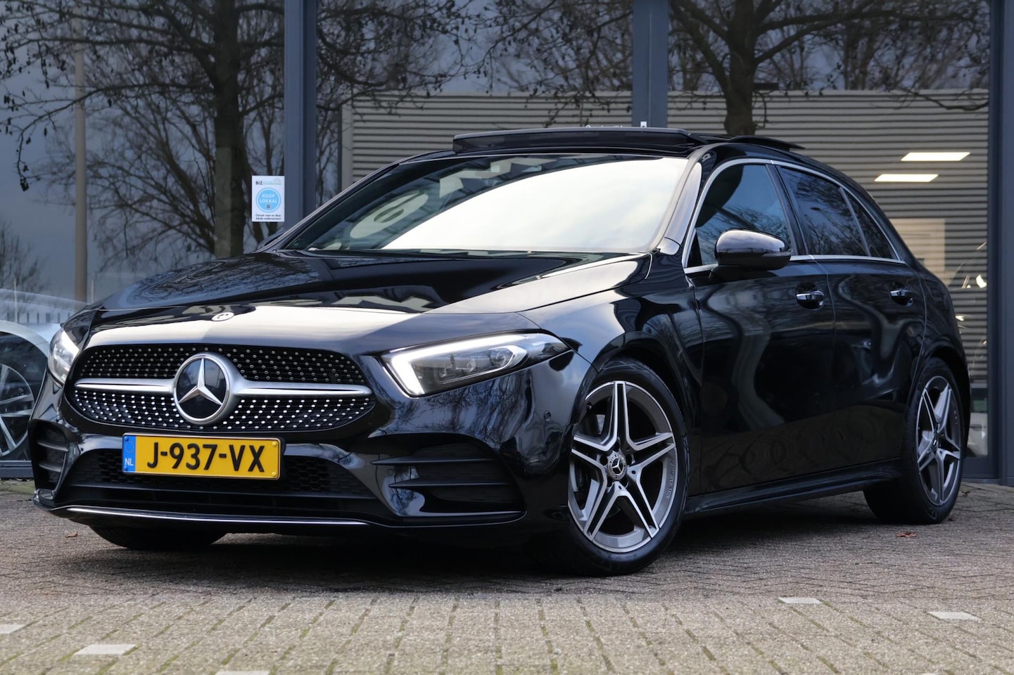 Mercedes-Benz A-klasse - 180 Busi Solution AMG|Pano|Memory|Sfeerverling - AutoWereld.nl