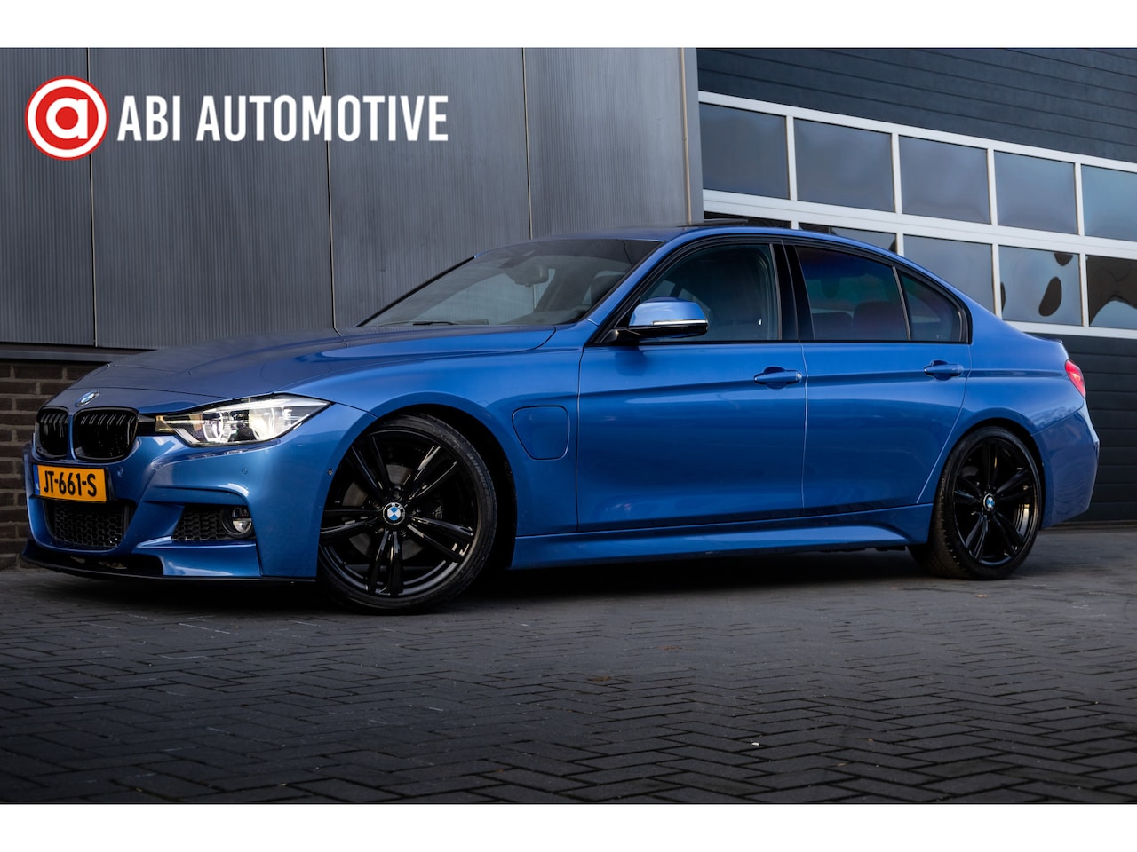 BMW 3-serie - 330e 252 pk High Executive M-Sportpakket /NL-Auto/ Schuif-Dak/ Keyless/ Head-Up/ 360-Camer - AutoWereld.nl