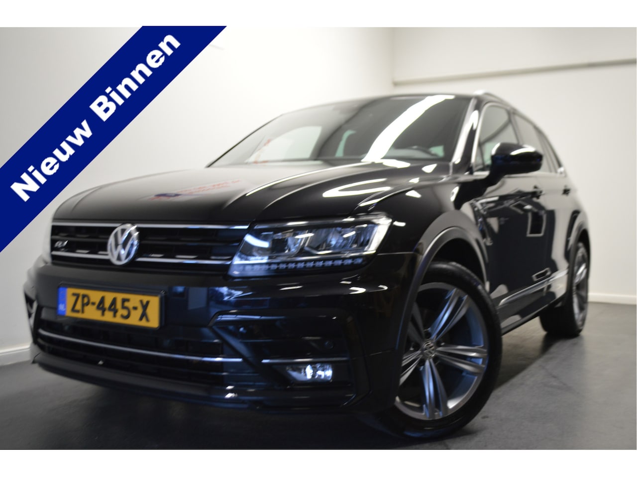 Volkswagen Tiguan - 1.5 TSI Comfortline Business R-Line , VIRTUAL COCKPIT  , LED KOPLAMPEN  , NAVI , LMV19 , P - AutoWereld.nl