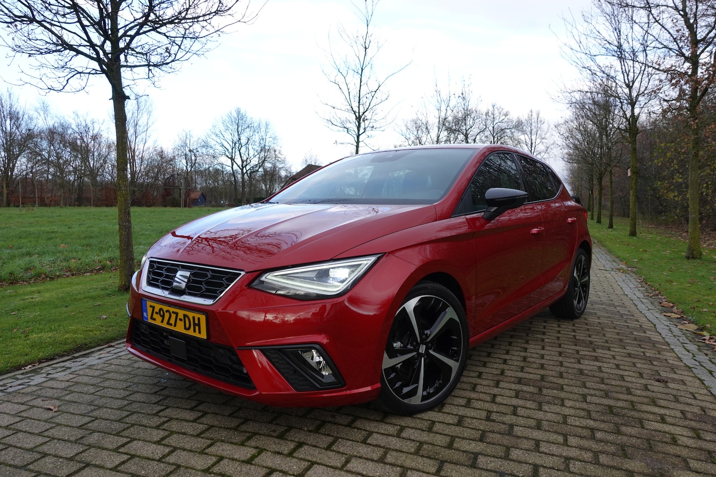 Seat Ibiza - 1.0 EcoTSI FR Business Connect Automaat Led Stoelverwarming Camera Travel assist Lane assi - AutoWereld.nl