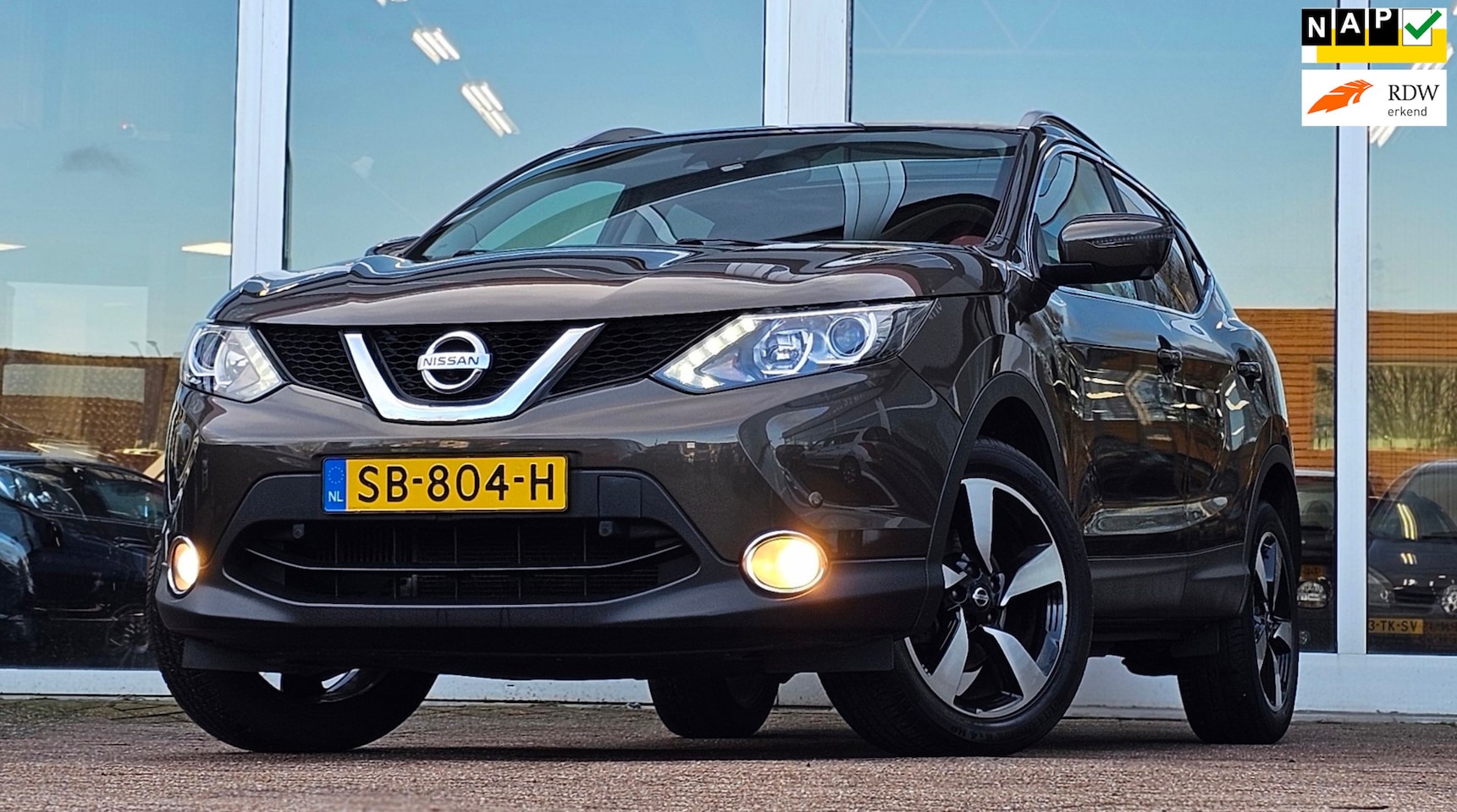 Nissan Qashqai - 1.2 Connect Edition Panoramadak PDC 360Camera Mooi! - AutoWereld.nl