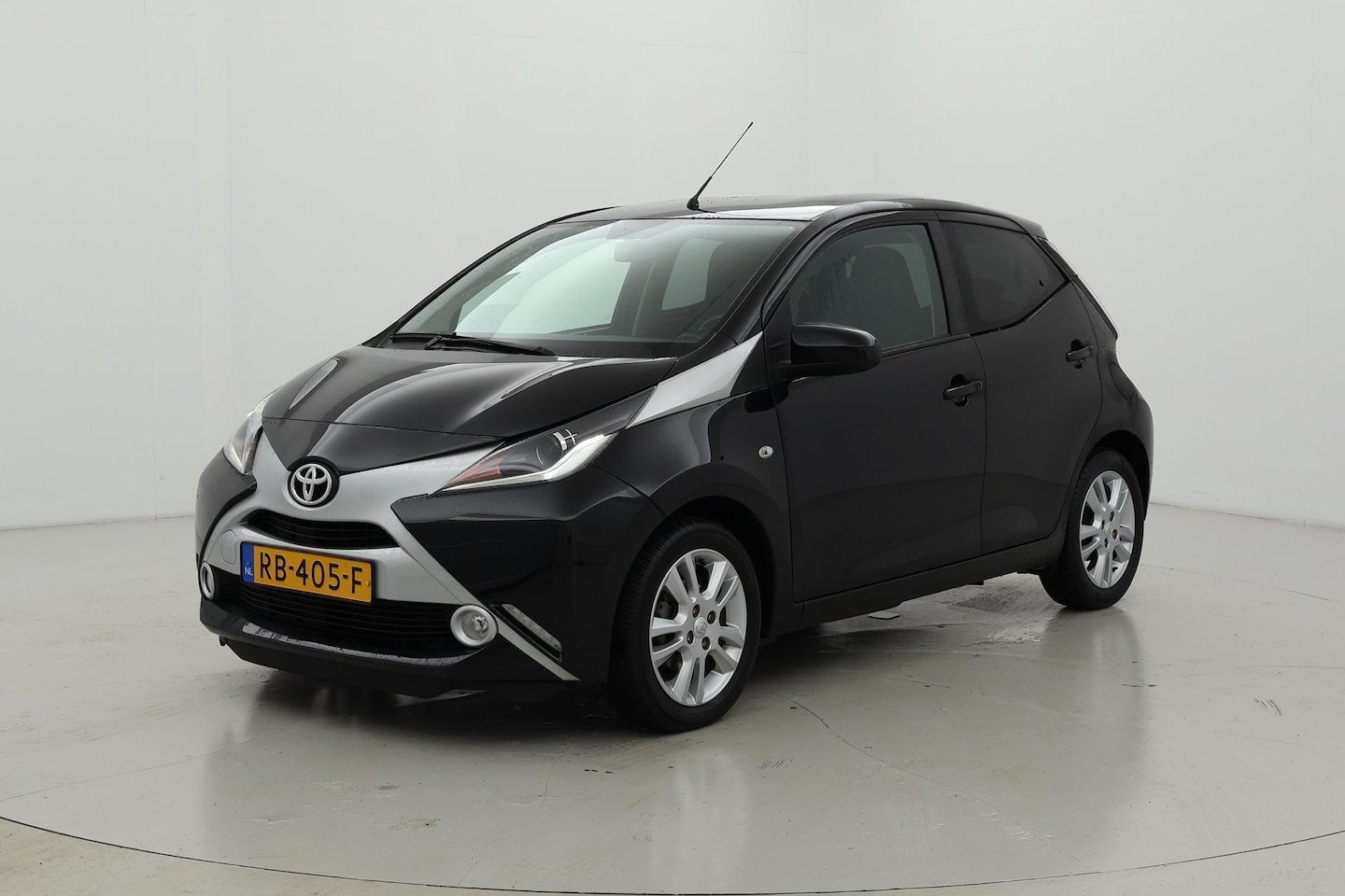 Toyota Aygo - 1.0 VVT-i x-joy 1.0 VVT-i x-joy - AutoWereld.nl