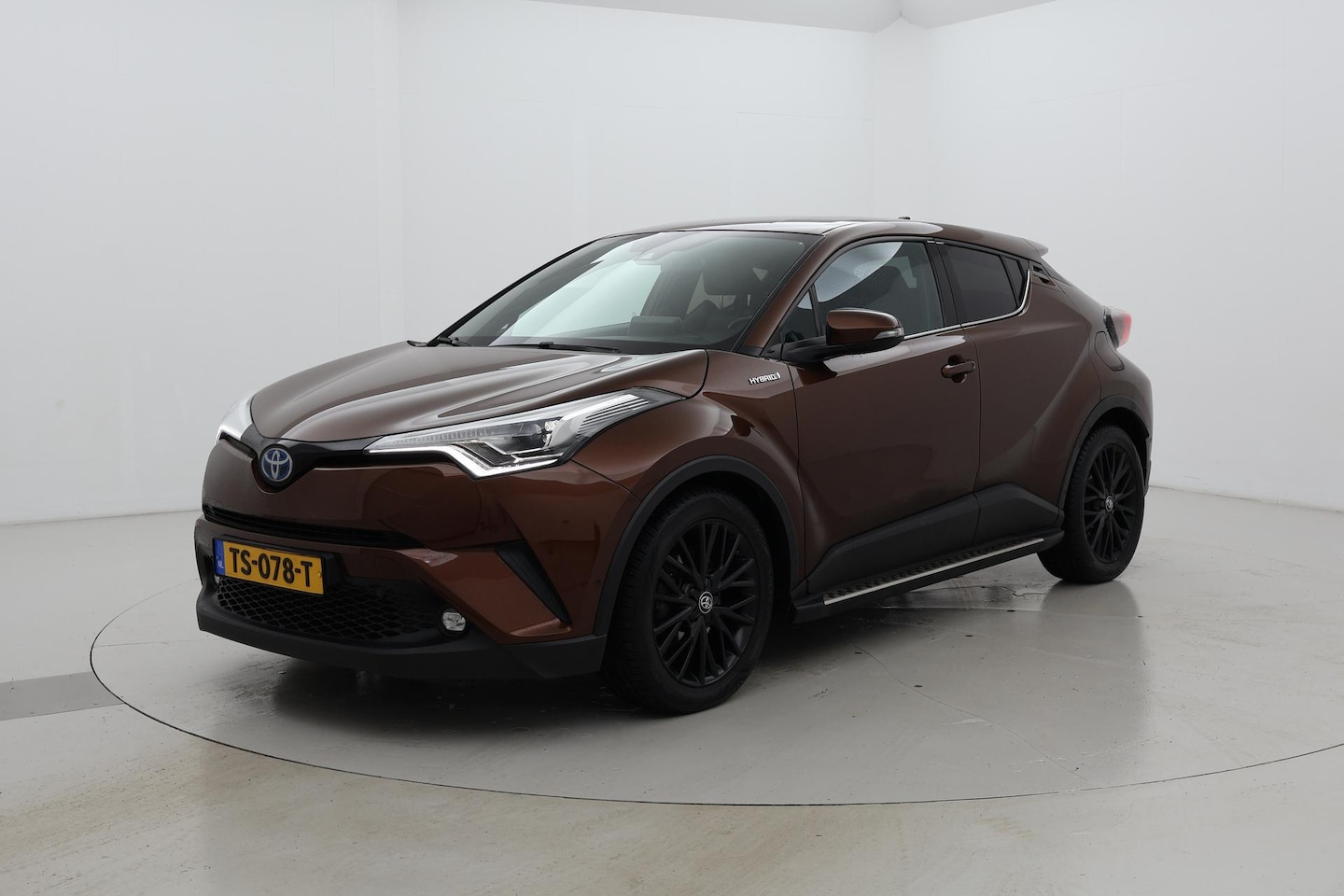 Toyota C-HR - 1.8 Hybrid Executive Dodehoek Trekhaak Leder - AutoWereld.nl