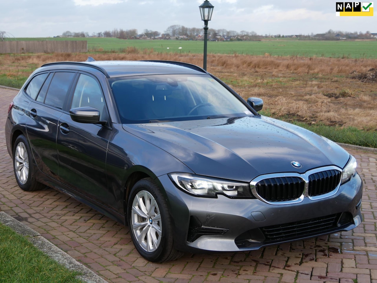 BMW 3-serie Touring - 316d AUT LEATHER NAVI ** 13999 NETTO ** - AutoWereld.nl