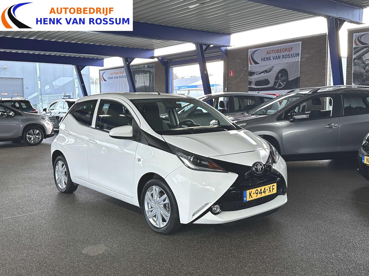 Toyota Aygo - 1.0 VVT-i x Airco | 5 deurs | Cruise | Achteruitrijcamera. - AutoWereld.nl