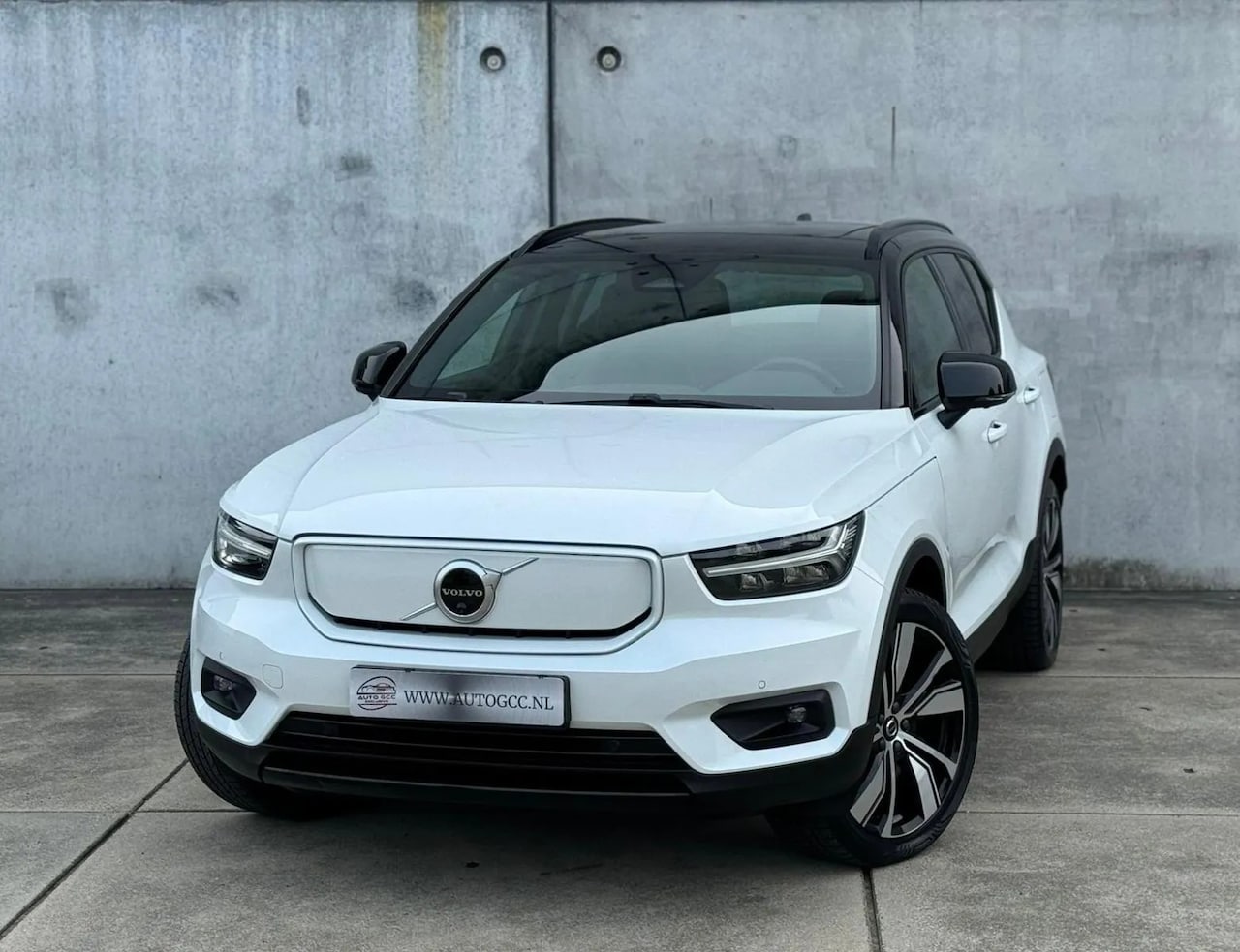 Volvo XC40 - Recharge P8 AWD R-Design PANO NAP 408PK AUTOMAAT - AutoWereld.nl