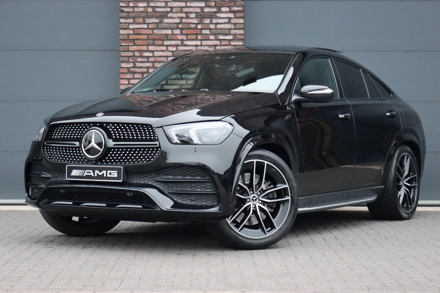 Mercedes-Benz GLE-Klasse Coupé - 350 e 4MATIC AMG Line Aut9 | Luchtvering | Distronic+ | Panoramadak | Trekhaak | Burmester - AutoWereld.nl